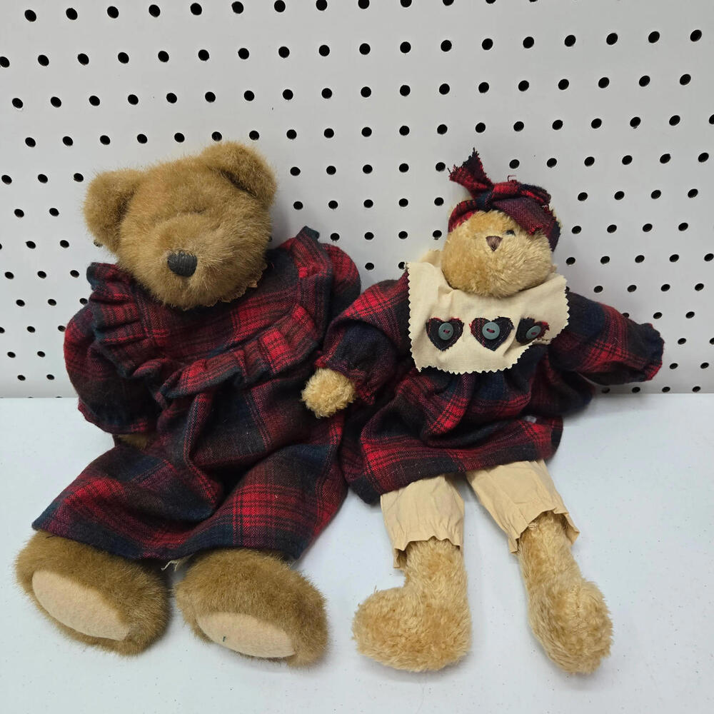 Boyds Bears Clara Artisan Series & Eldora Bearnecessities Plaid Teddy Bears Lot‎